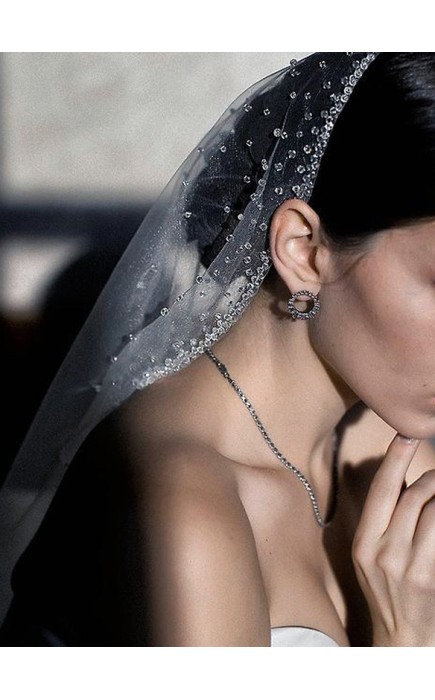 One-tier Beaded Edge Fingertip Bridal Veils With Beading